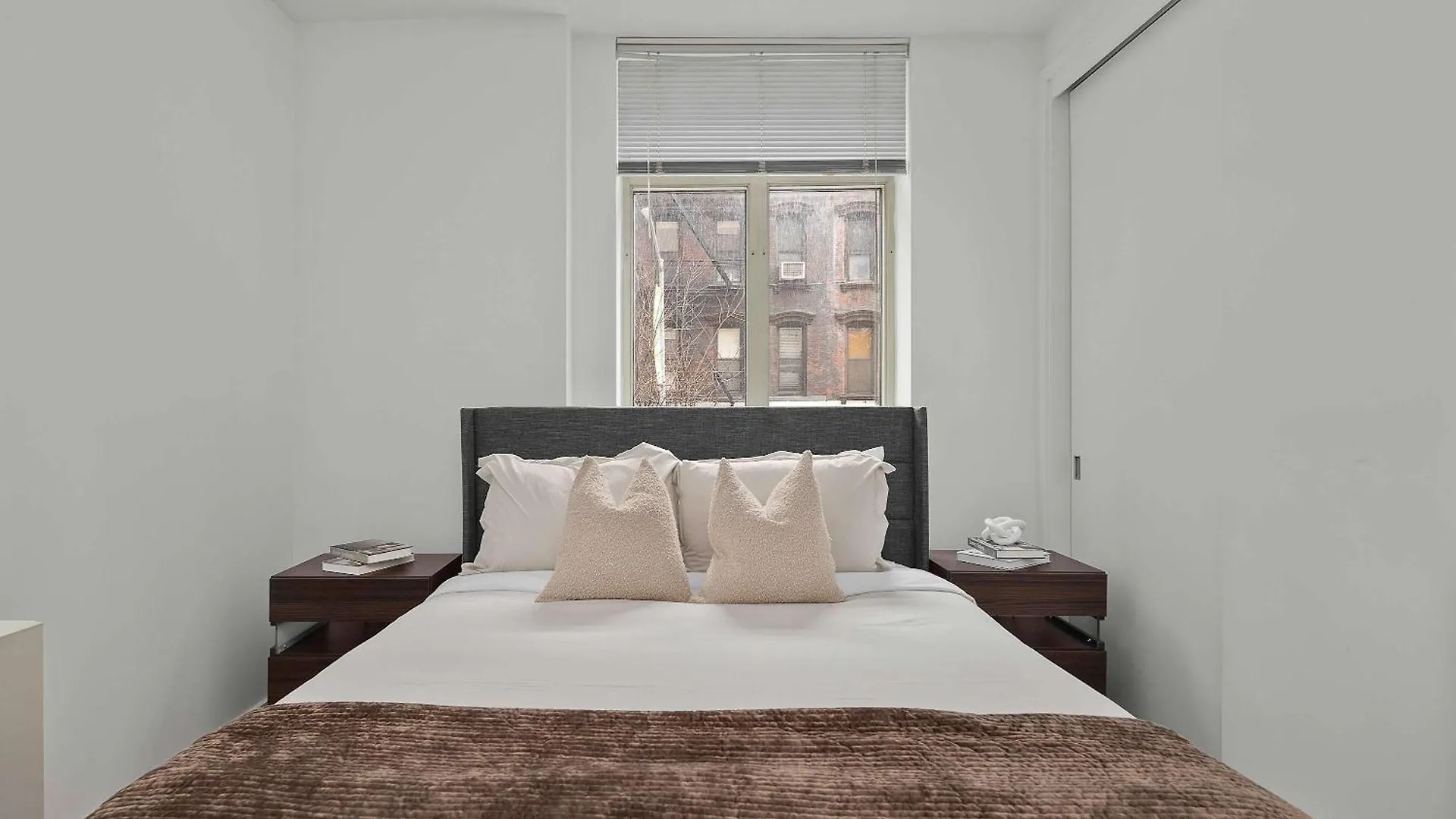 Spacious 2Br Steps From Times Square & Broadway New York USA